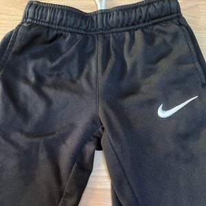 Nike boys jogging pants size 7